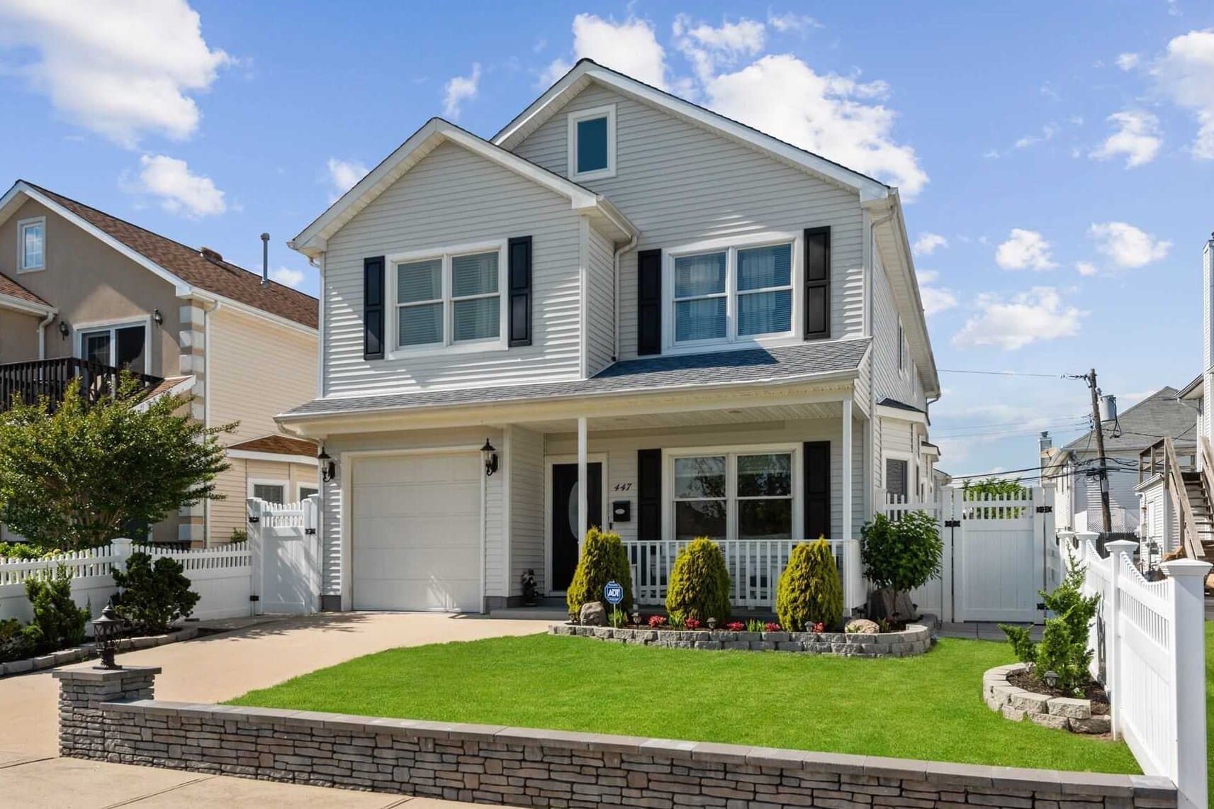 Will the median home value in Miami be between $1,250,000 and $1,285,000 on April 30?